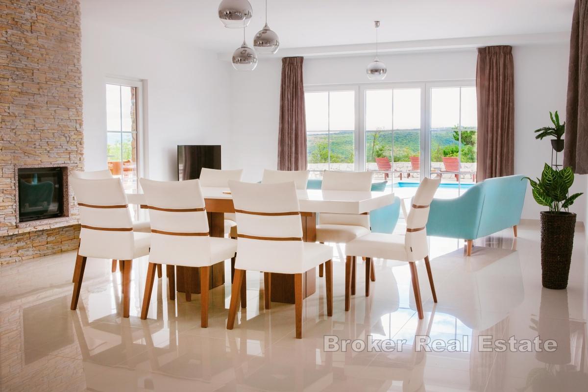 Villa med panoramautsikt over havet