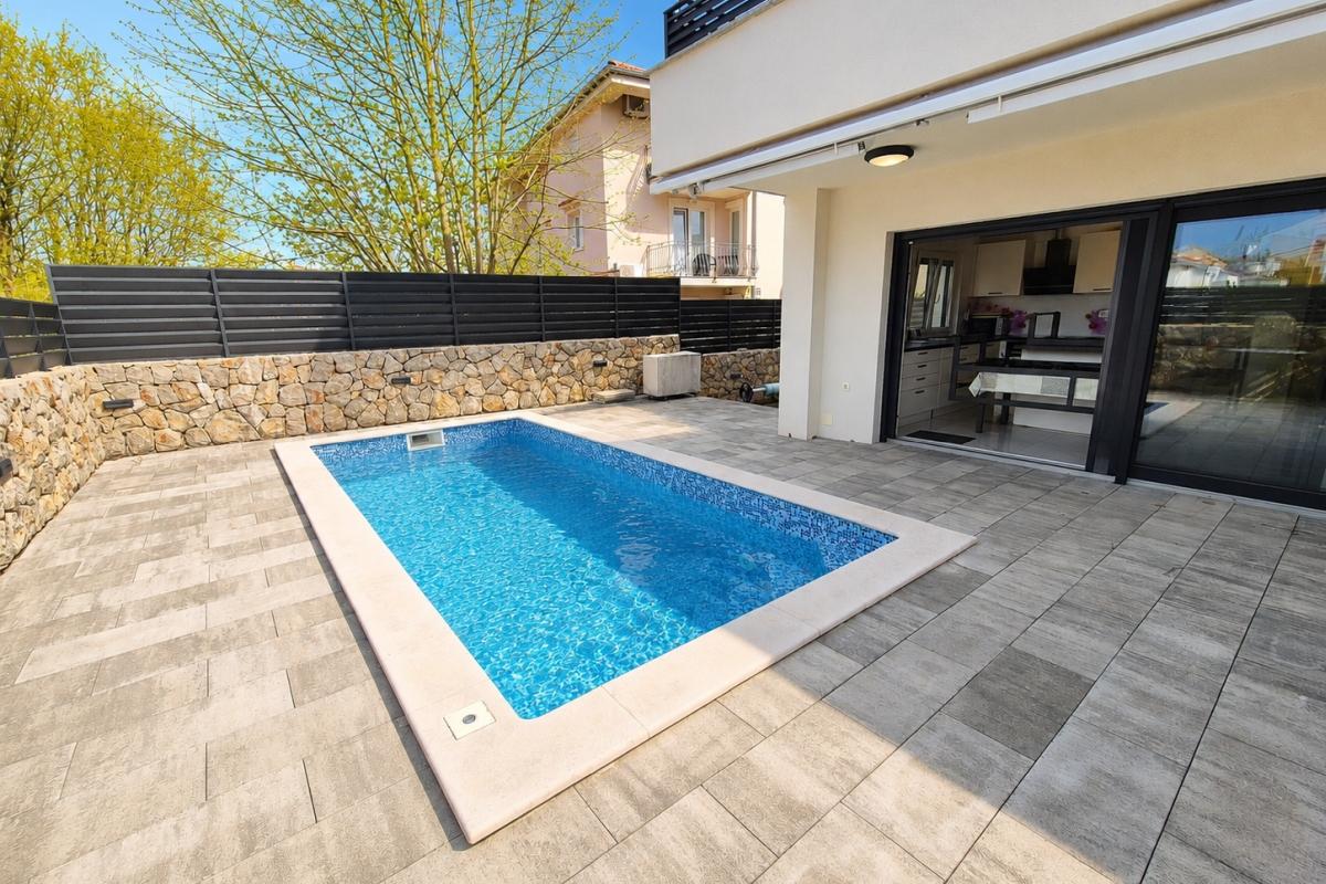 001-1021-76-Krk-Modern-house-with-pool-for-sale