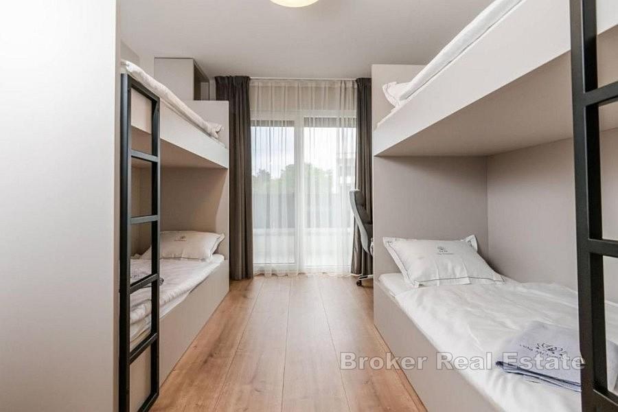 Casa bifamiliare con piscina vicino al mare