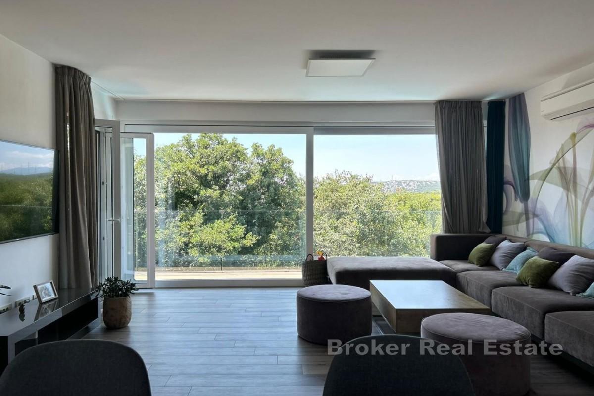 Modernes Einfamilienhaus mit Meer- und Naturblick