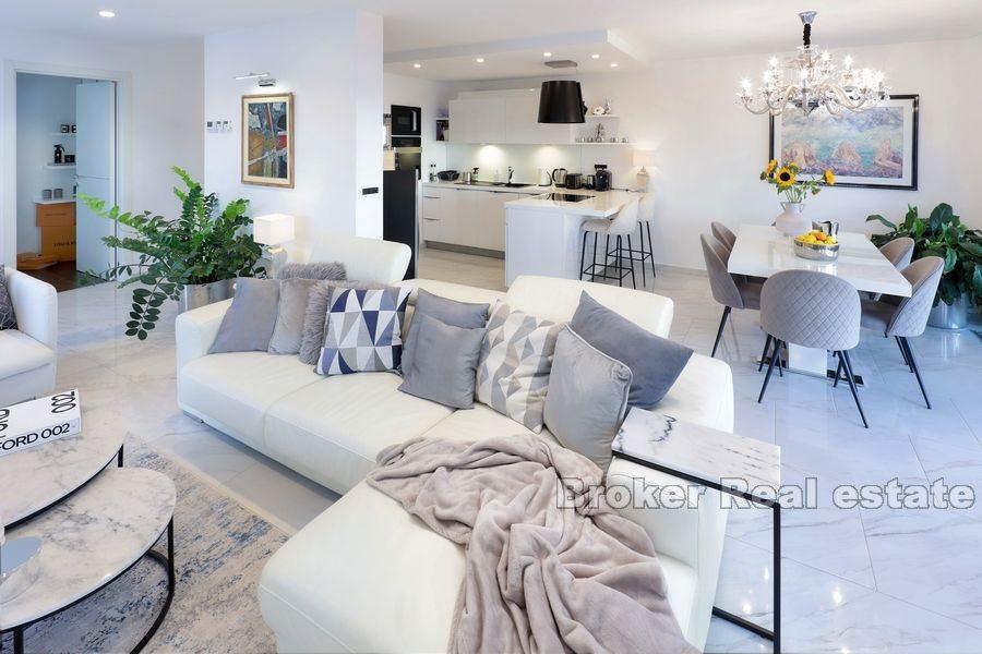 Luxusní dvoupokojový apartmán s výhledem na moře