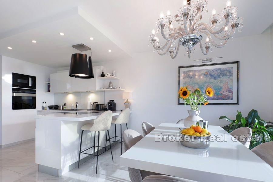 Luxusní dvoupokojový apartmán s výhledem na moře