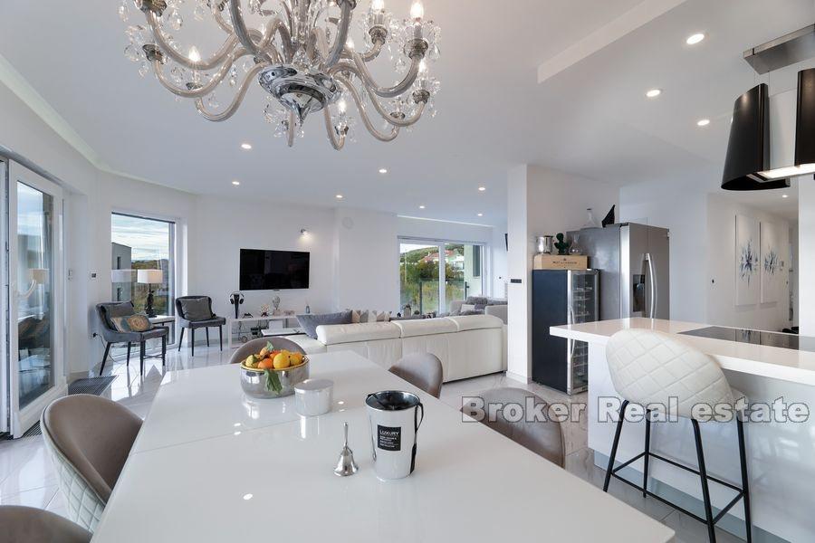 Luxusní dvoupokojový apartmán s výhledem na moře