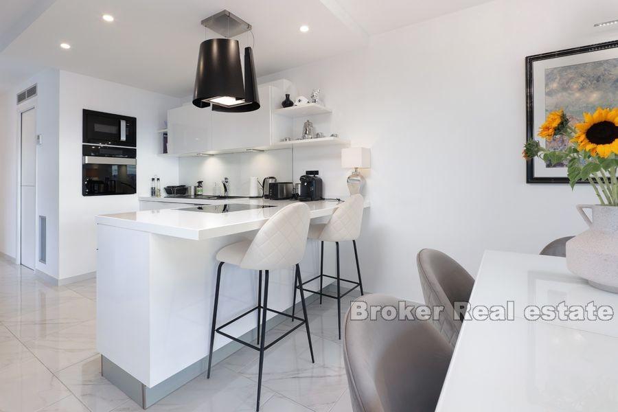 Luxusní dvoupokojový apartmán s výhledem na moře