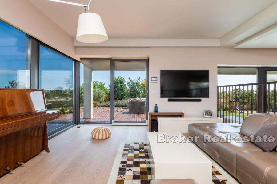 Роскошная вилла с видом на море