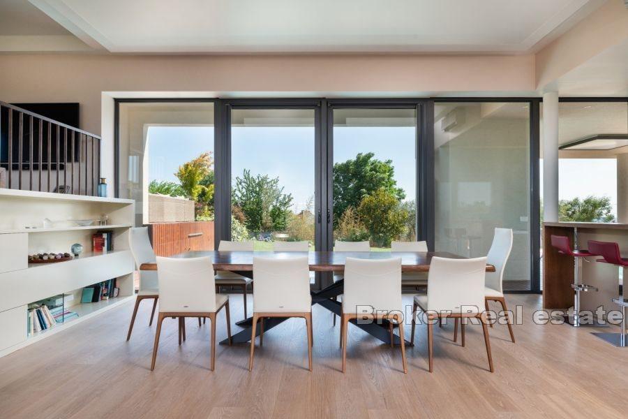 Роскошная вилла с видом на море