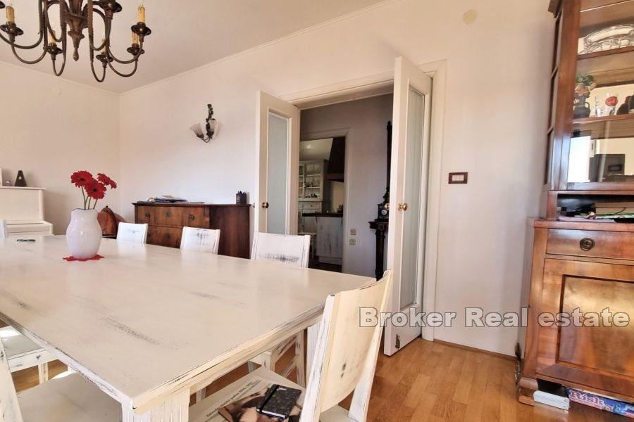 Renoverad villa med havsutsikt