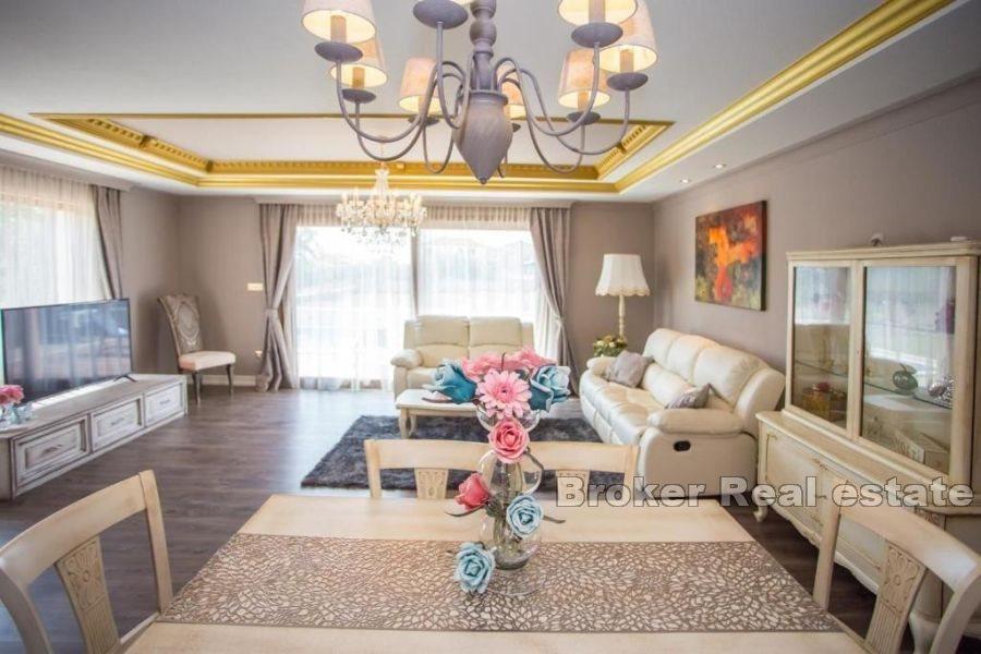 Вилла с большим садом