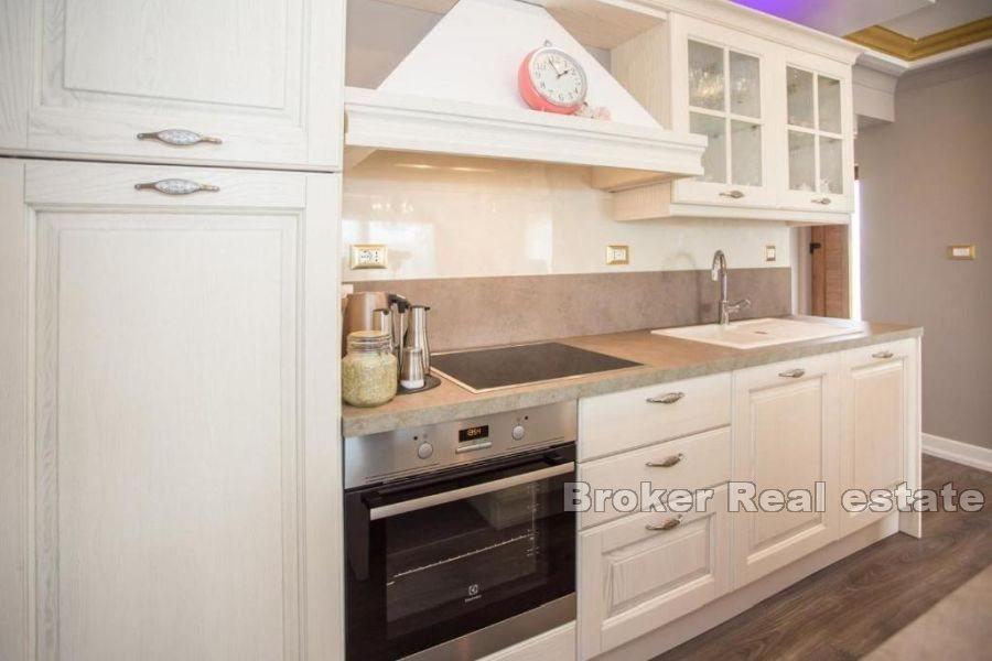 Вилла с большим садом