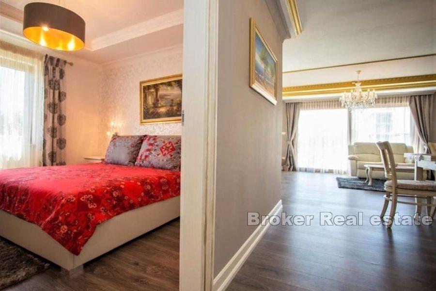 Вилла с большим садом