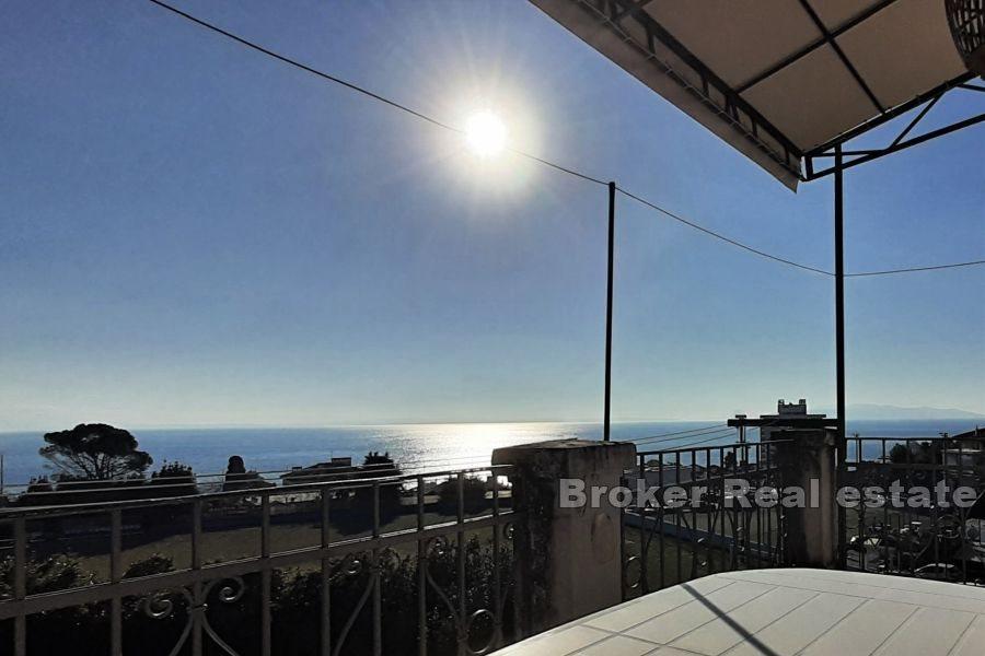 Przestronny apartament z widokiem na morze