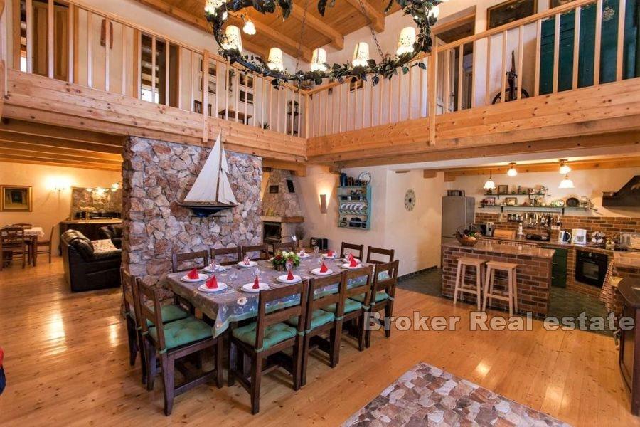 Rustikale Villa mit Pool