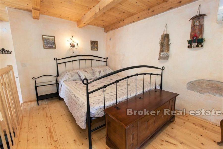 Rustikk villa med basseng