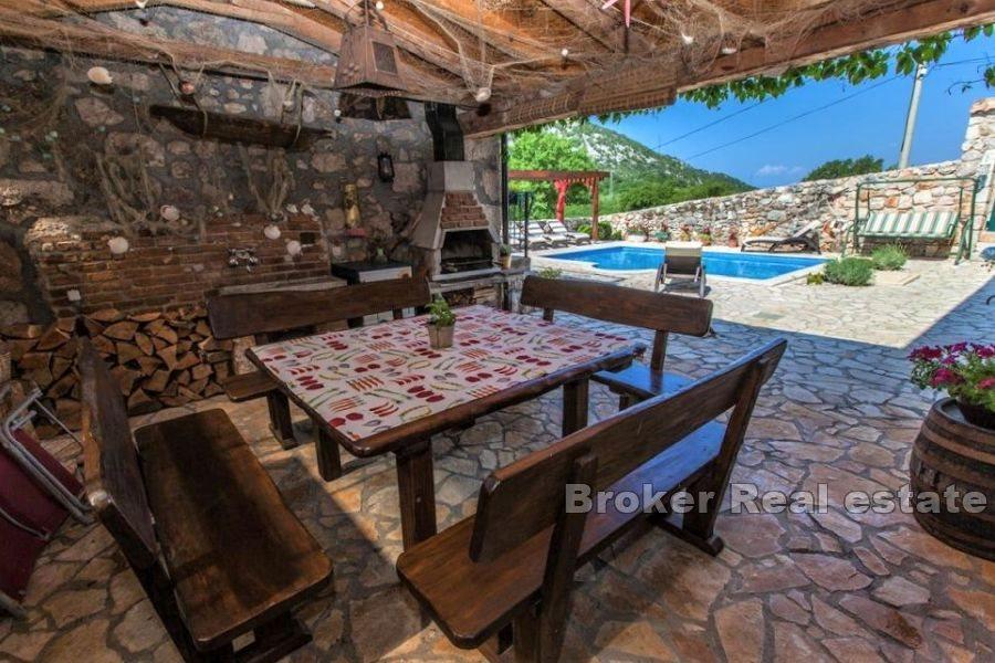 Деревенская вилла с бассейном