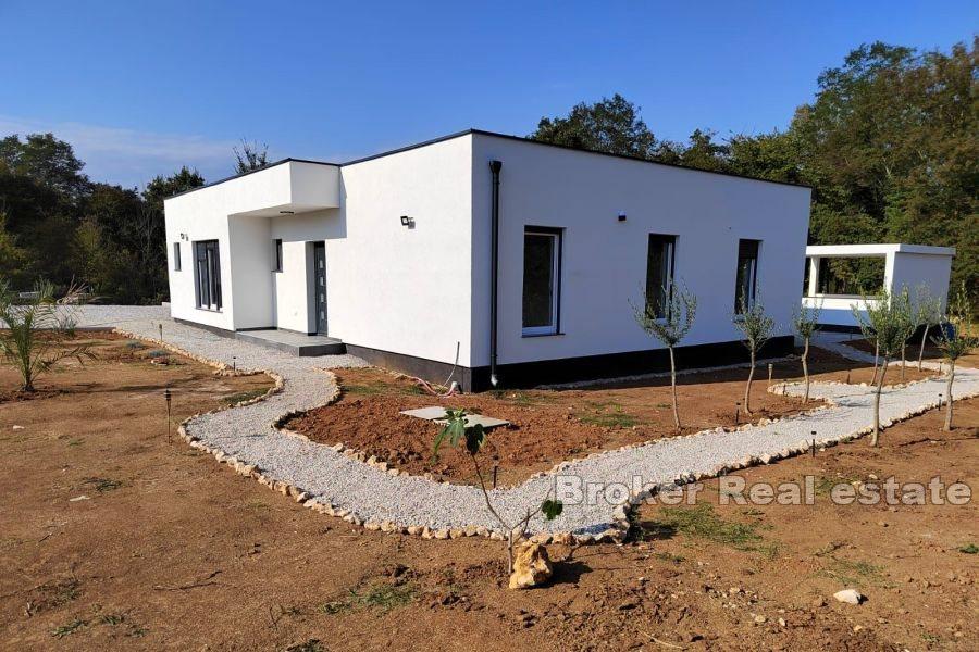 Modernt hus med pool