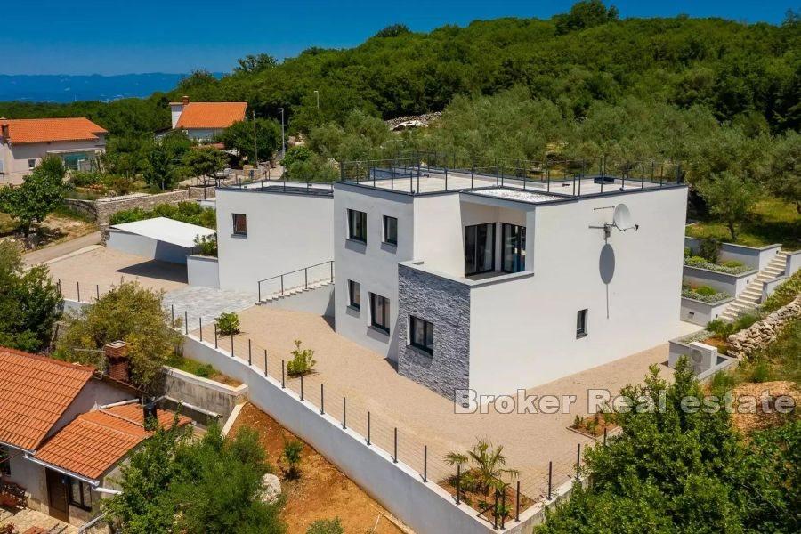 Modernes Einfamilienhaus mit Pool und Meerblick
