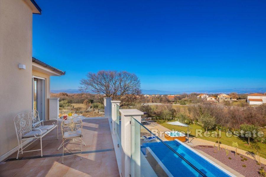 Vackert hus med pool