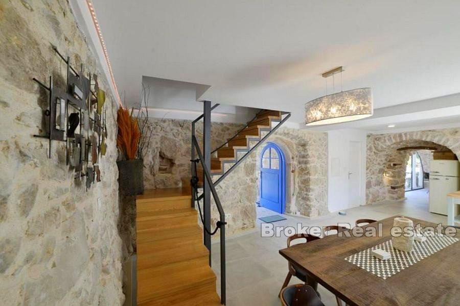 Renovirana kuća s bazenom