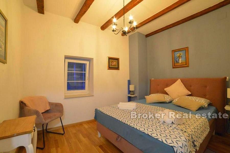 Zrekonstruovaný dům s bazénem