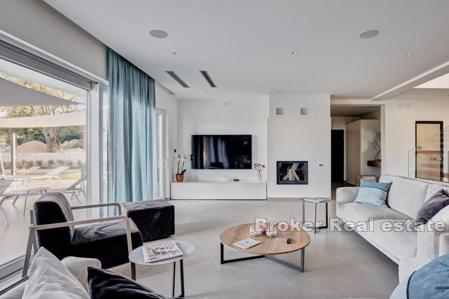 Villa moderne avec piscine