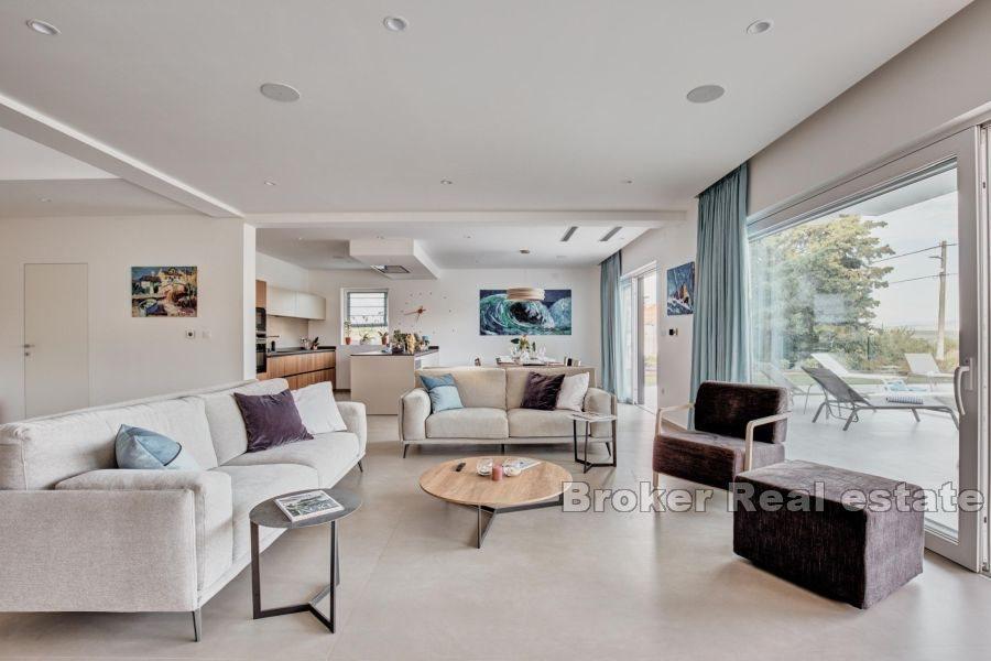 Villa moderne avec piscine