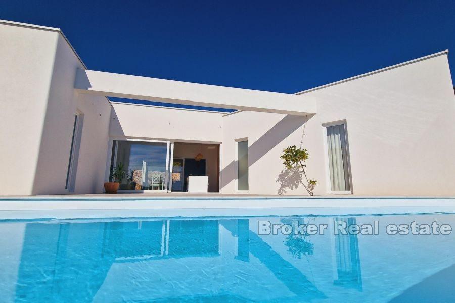 Mediterranean villa with pool and sea view