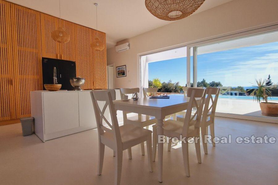 Mediteranska vila s bazenom I pogledom na more