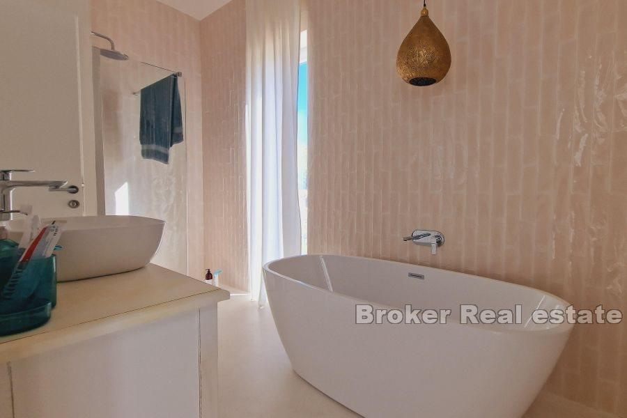 Mediteranska vila s bazenom I pogledom na more