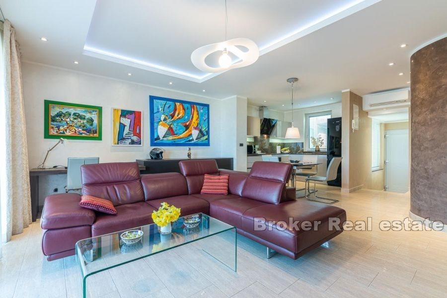 Modern three-bedroom apartment with a sea view