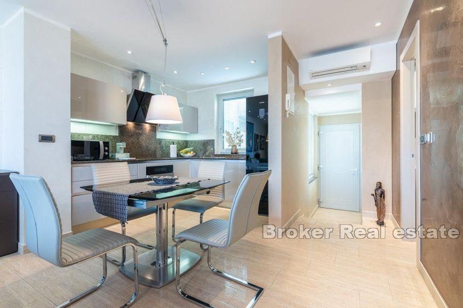Modern three-bedroom apartment with a sea view