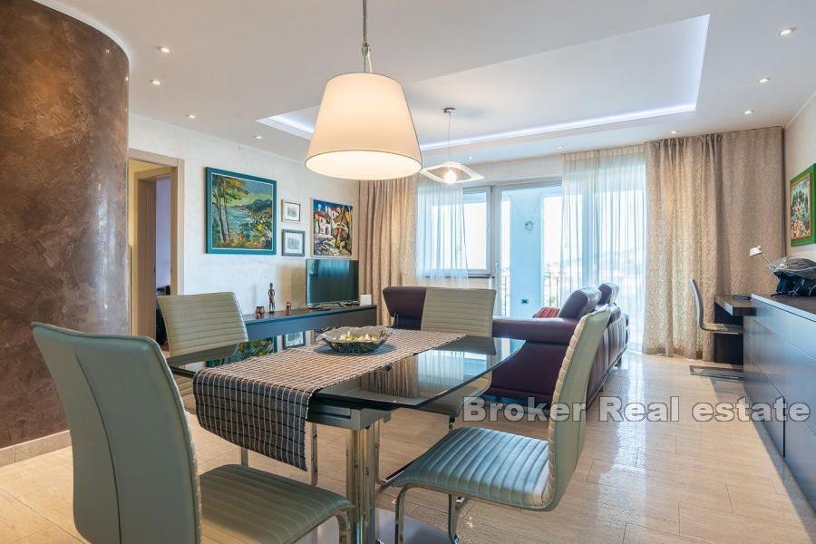 Modern three-bedroom apartment with a sea view