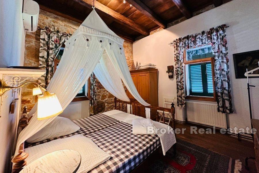 Maison jumelée, première rangée de la mer