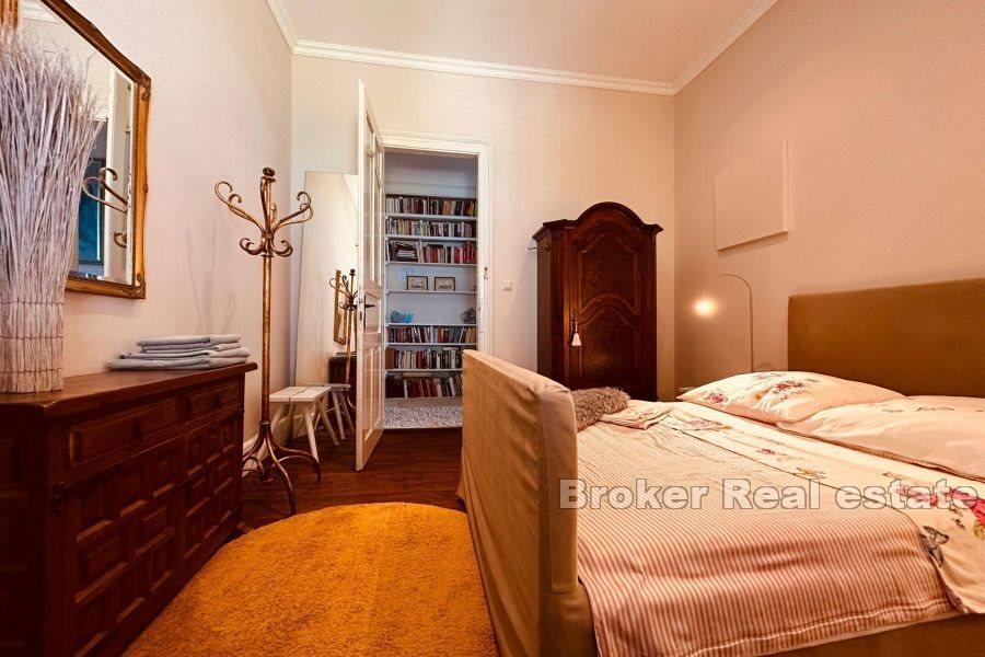 Maison jumelée, première rangée de la mer