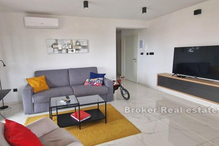 Nowoczesny apartament z dwiema sypialniami i widokiem na morze