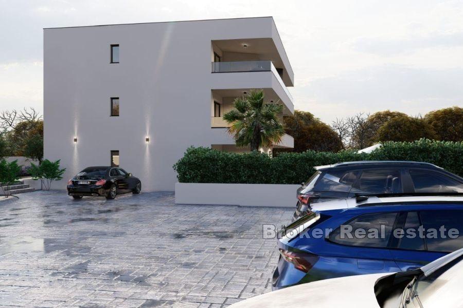 Moderní apartmány v nové budově s výhledem na moře