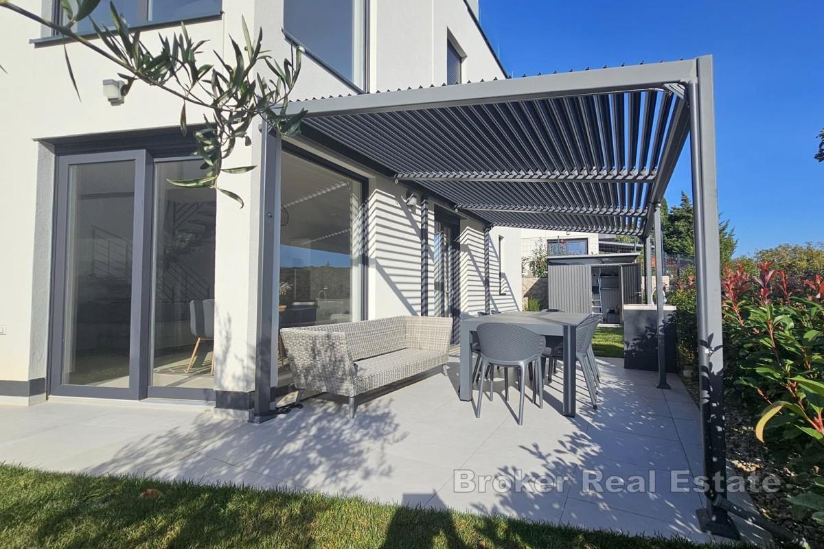 Duplex-leilighet med hage