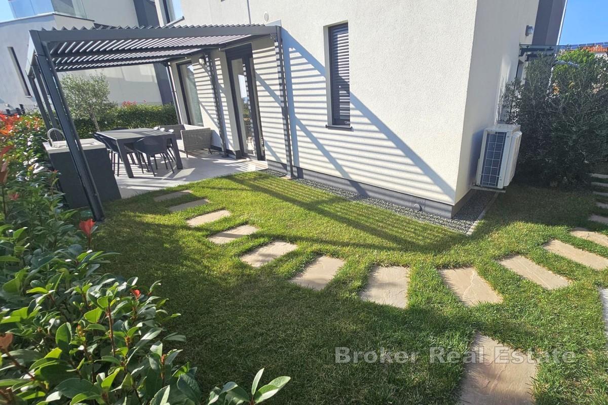 Duplex-leilighet med hage