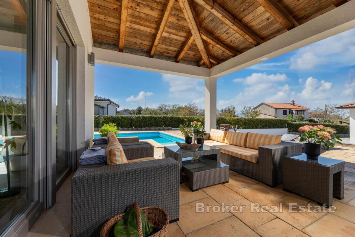 Modernes Haus mit Pool