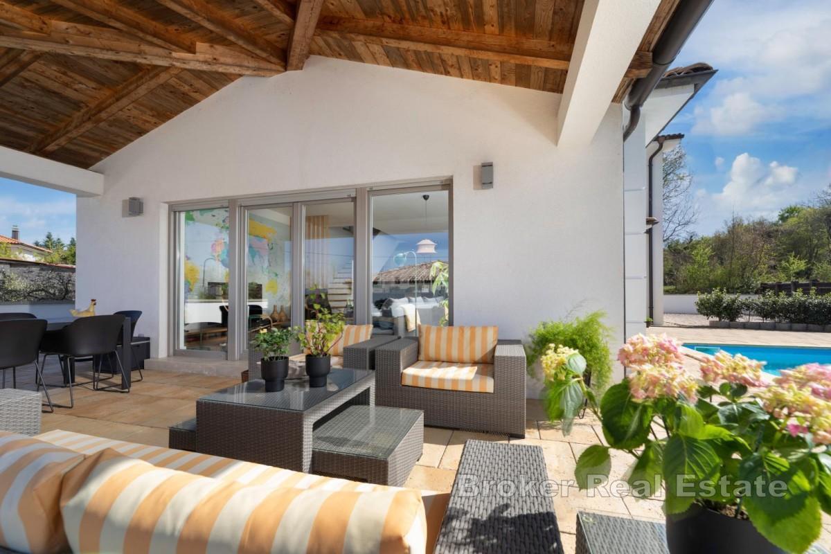 Modernes Haus mit Pool