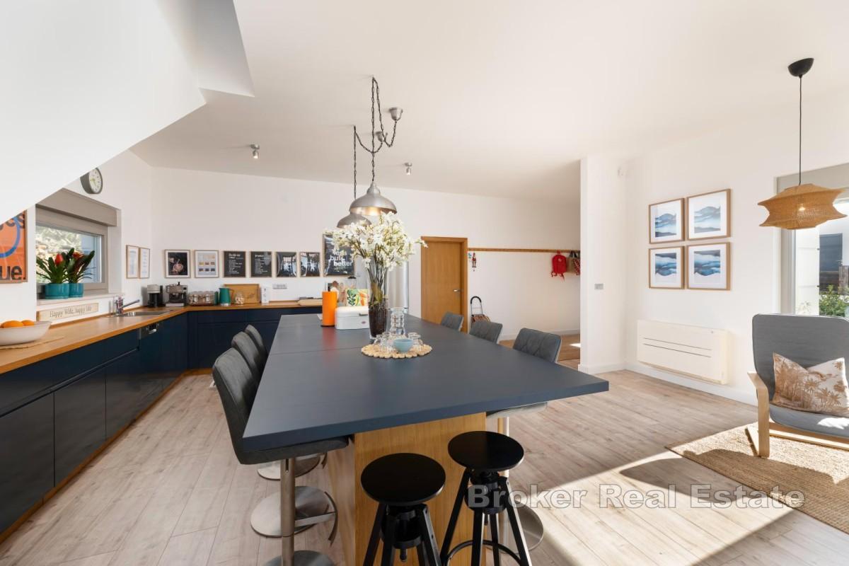 Modernt hus med pool