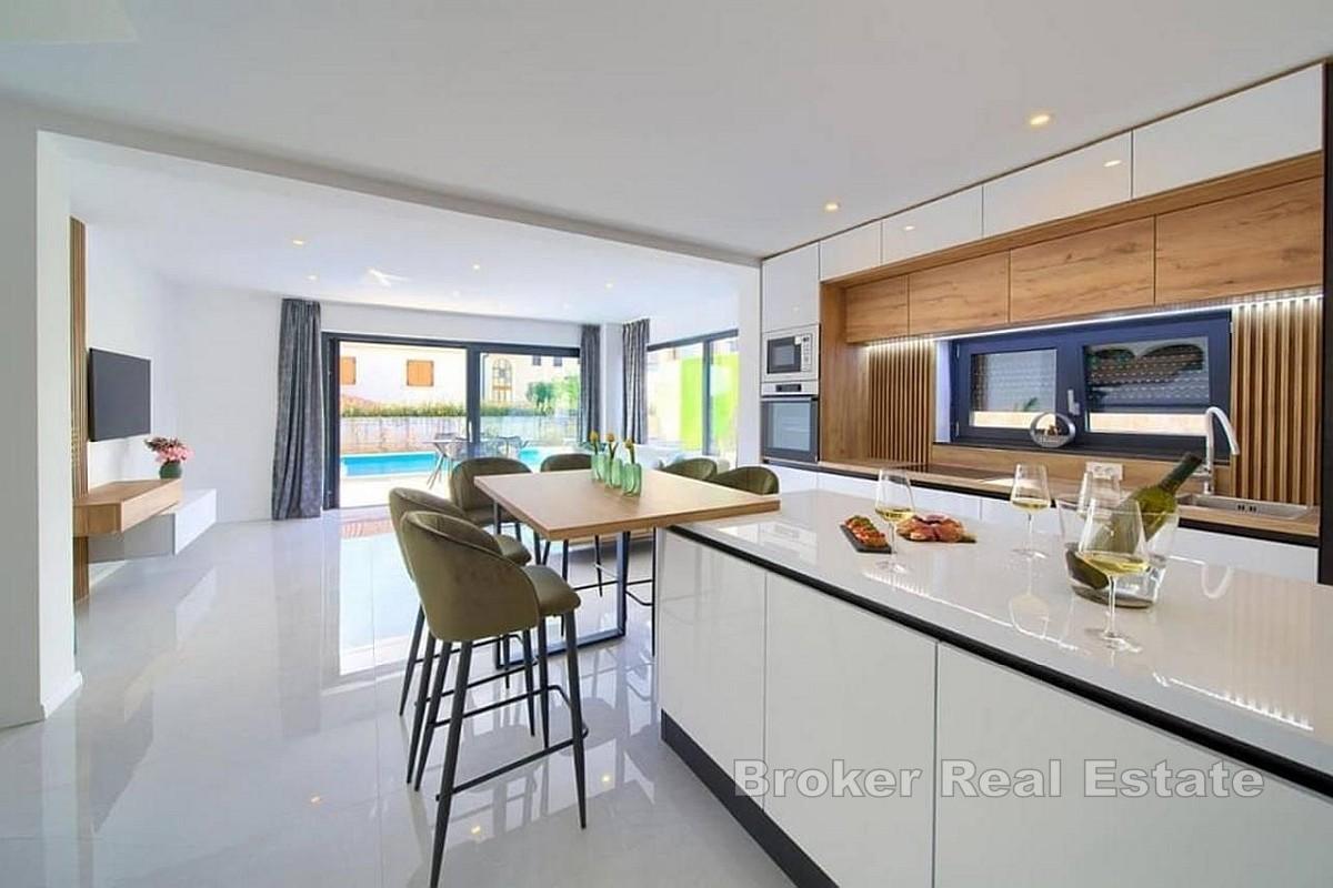 Moderne Maisonette-Wohnung mit Pool