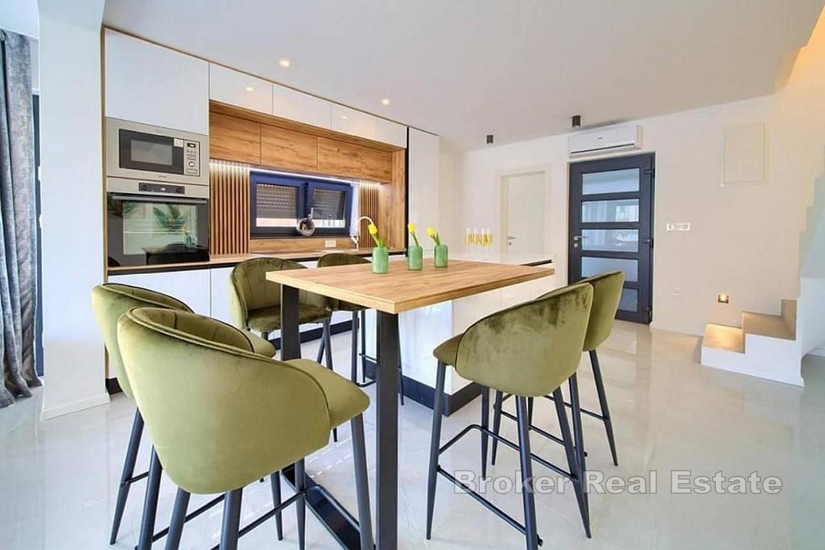 Nowoczesny apartament typu duplex z basenem