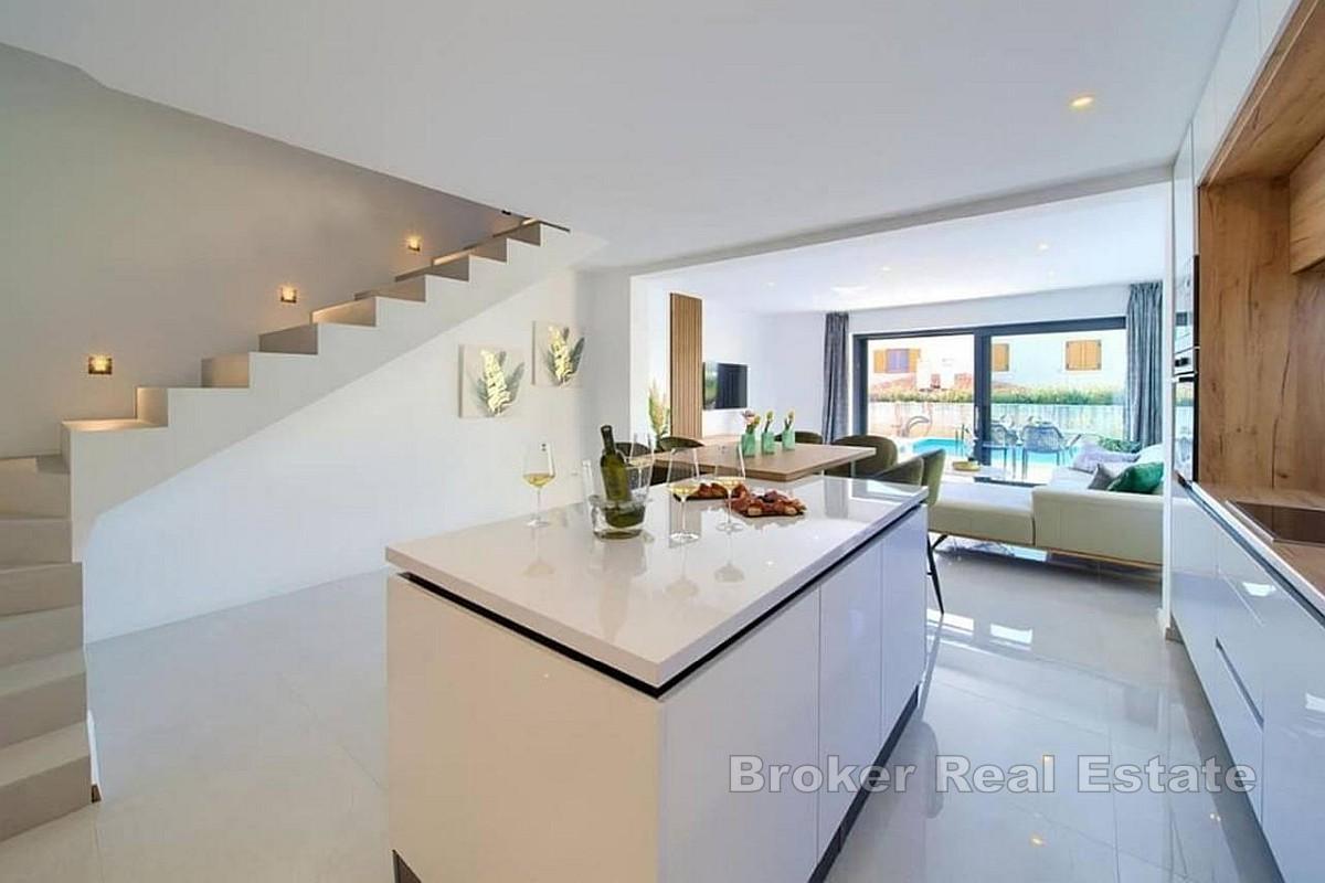 Nowoczesny apartament typu duplex z basenem