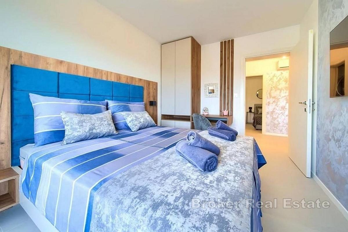Moderan dvoetažni apartman s bazenom