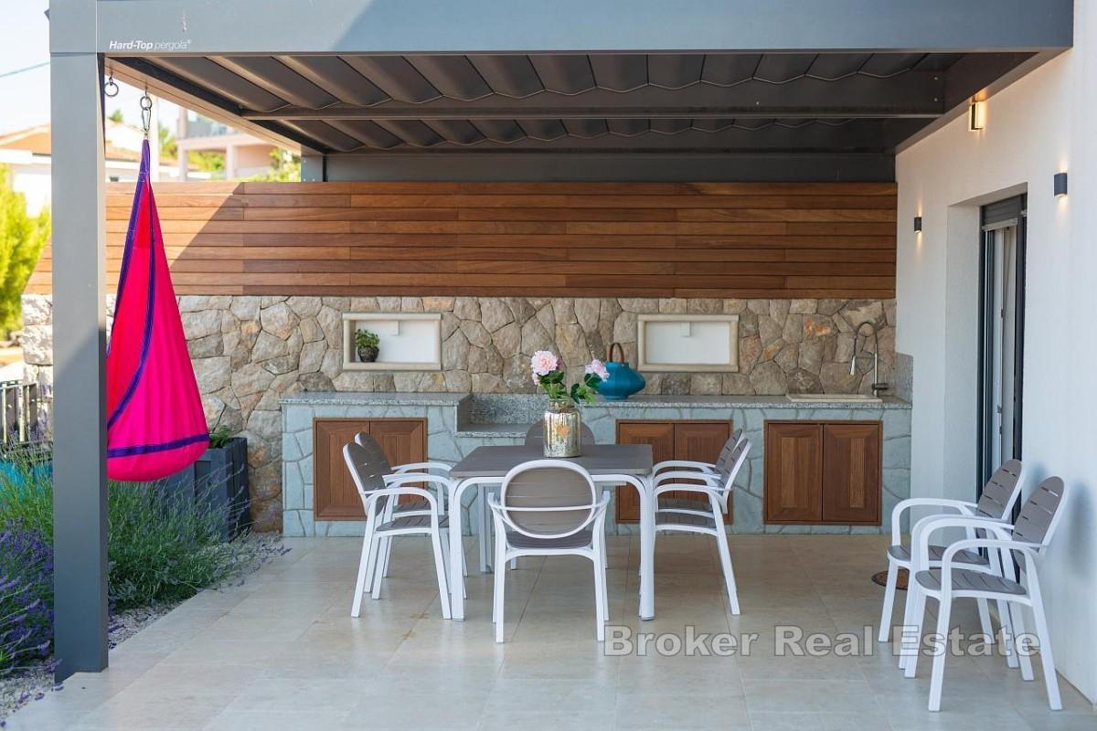 Villa mitoyenne avec piscine et vue mer