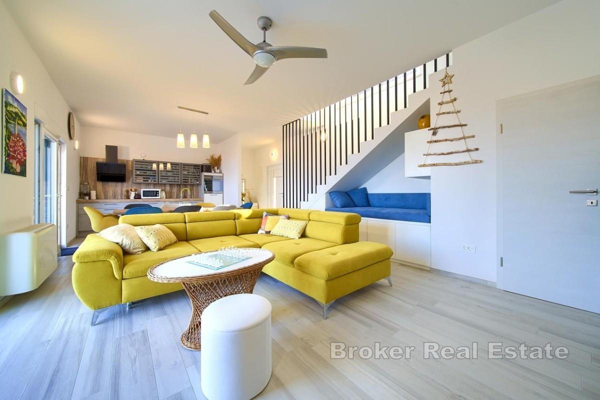 Villa mitoyenne avec piscine et vue mer