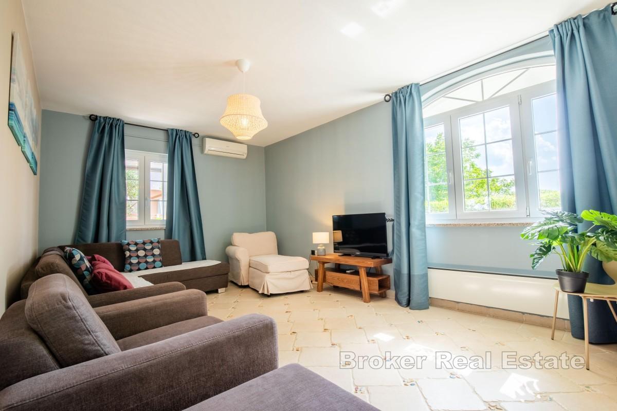 Maison avec piscine et jardin près de la mer