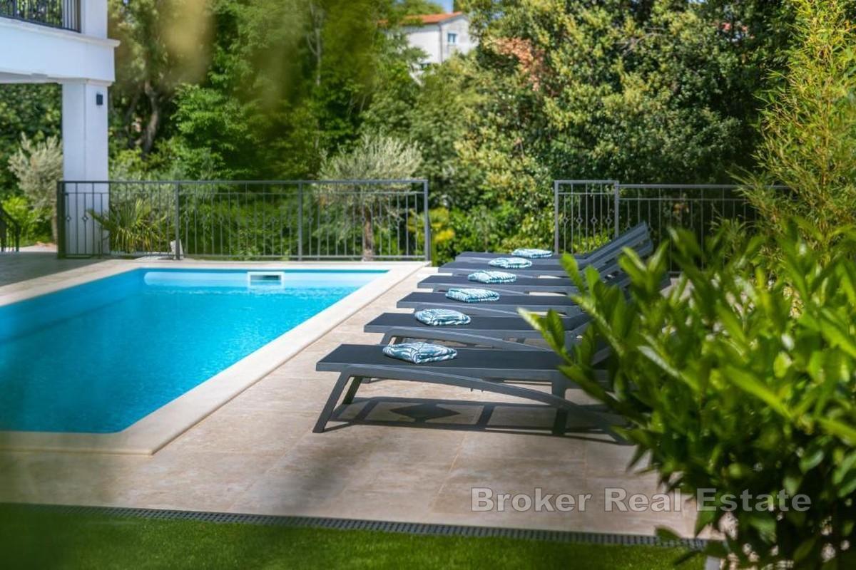 Villa con piscina vicino al mare