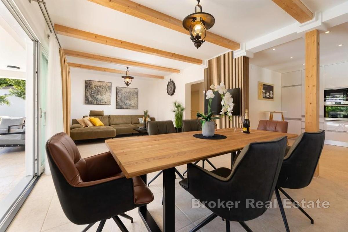 Willa z basenem w pobliżu morza