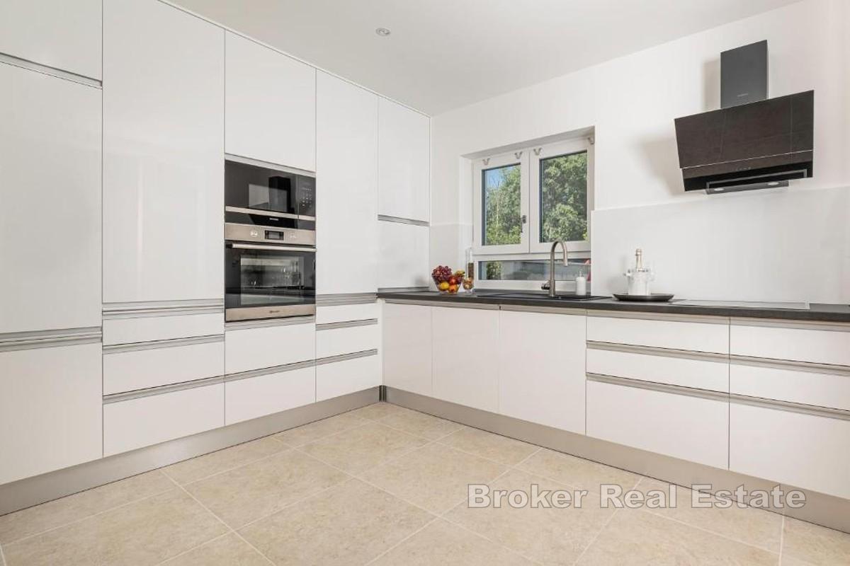 Villa mit Pool in Meeresnähe